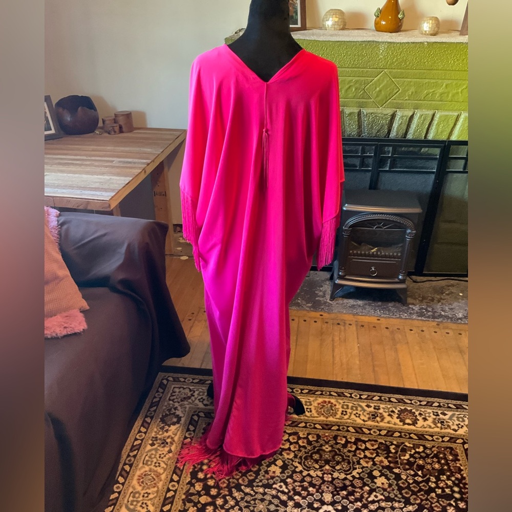 Vibrant Fringed and Tasseled Pink Kaftan - Picture 3 of 4